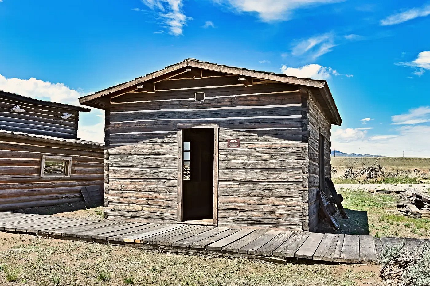 Exterior of fine logwork from the 1800s