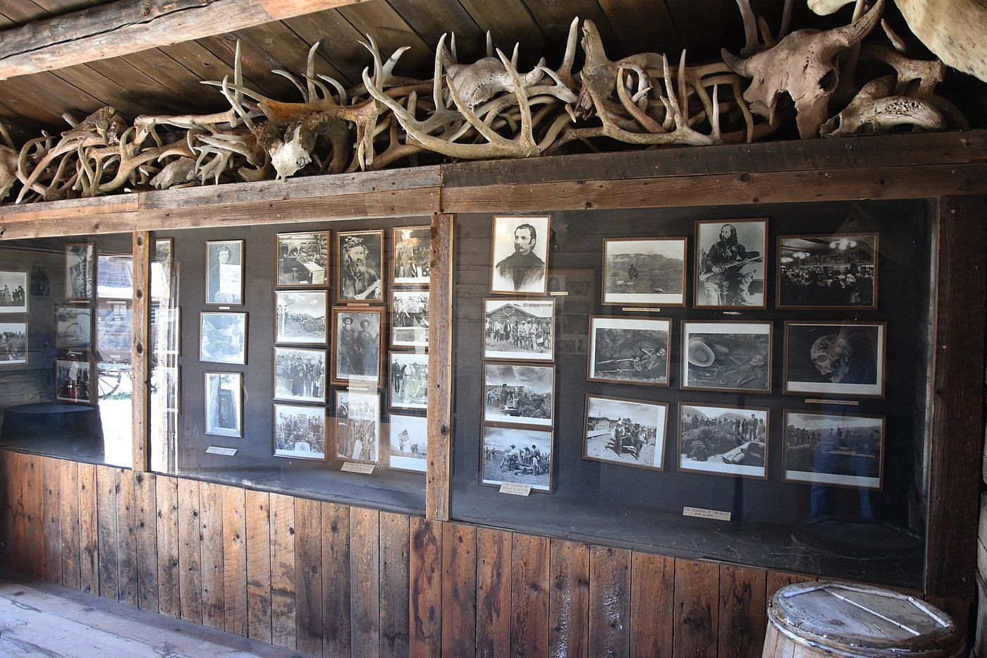 Pictures and ephemera from the same genre as the Wood River Cabin