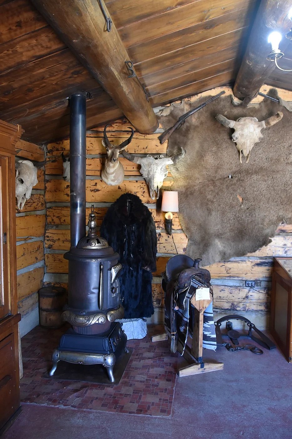 Stove and skull mounts